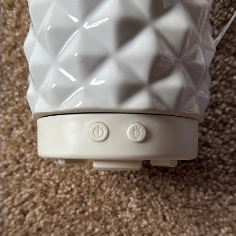 Better Homes And Gardens White and Gold Aroma Diffuser - Picture 5 of 6